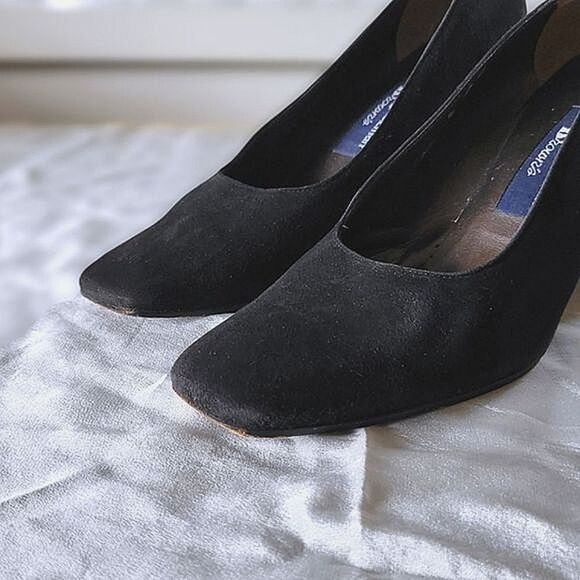 Vtg Stuart Weitzman black suede block heel square toe pumps - Picture 9 of 13